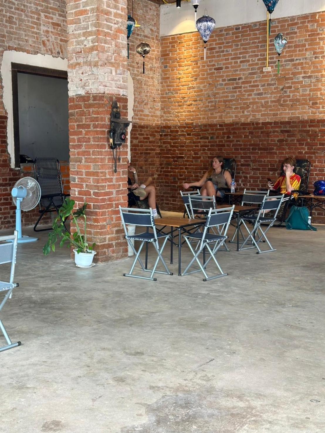 Via Thakhek Hostel & Cafe Esterno foto