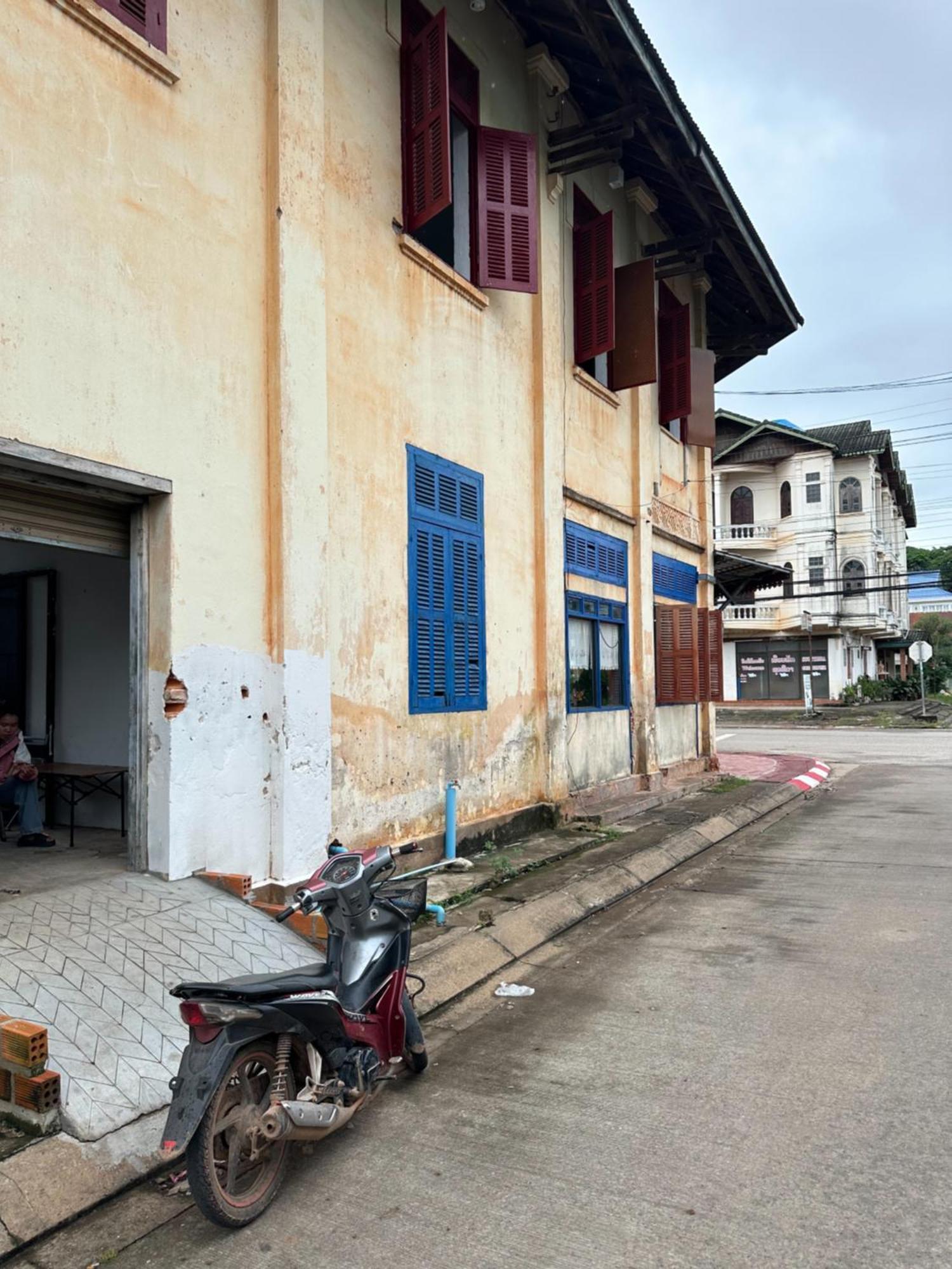Via Thakhek Hostel & Cafe Esterno foto