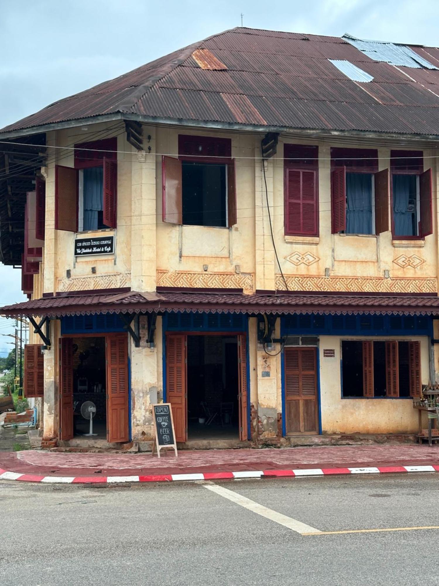 Via Thakhek Hostel & Cafe Esterno foto